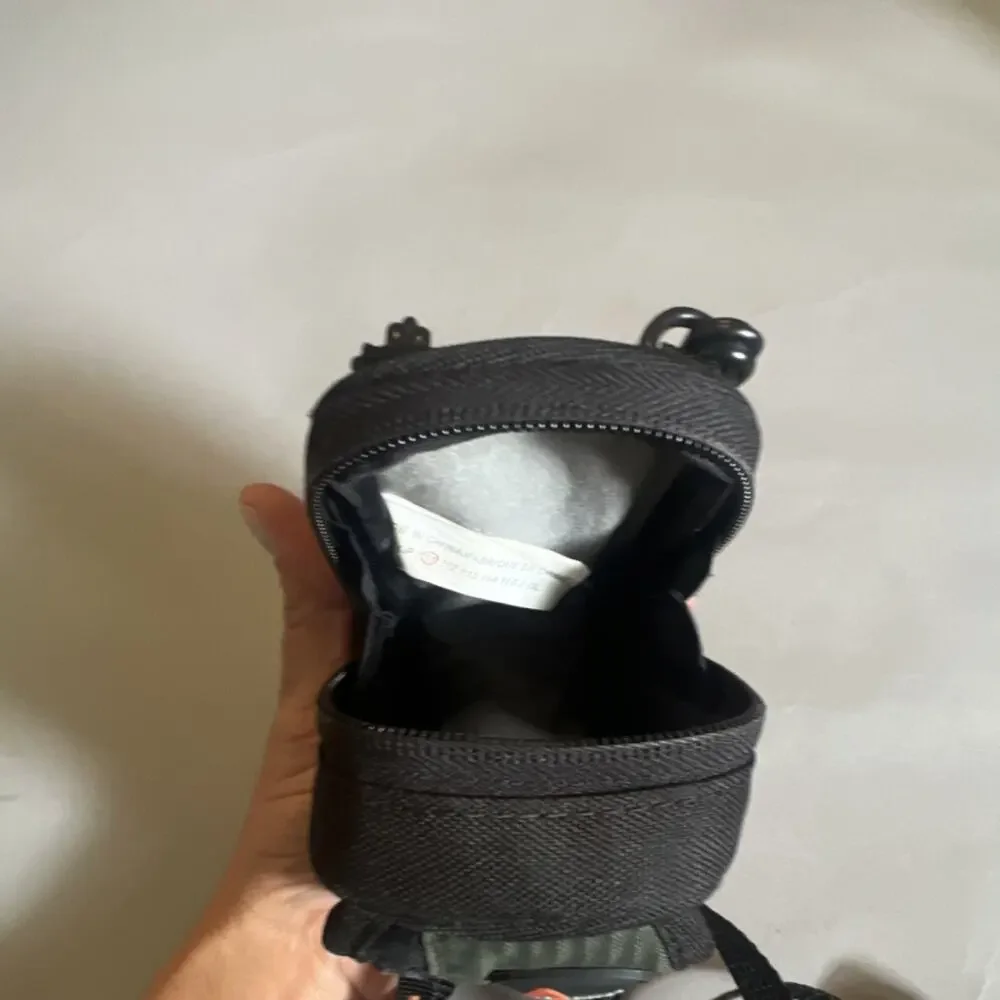 Lowepro Padded Nylon Compact Camera Case/Pouch w/ Strap, Black/Green
